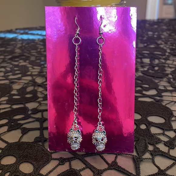 Skullacious Dangle Earrings!! - Picture 2 of 5